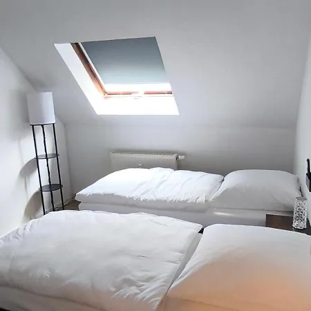 Zwei Komfortable Zweibettzimmer Mit Gemeinschaftsbad & Gemeinschaftskueche Homestay *