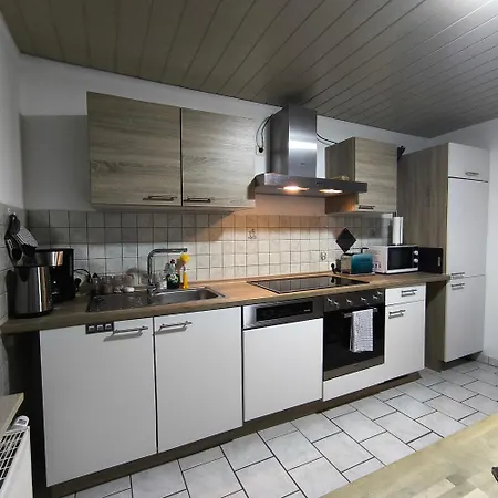 Zwei Komfortable Zweibettzimmer Mit Gemeinschaftsbad & Gemeinschaftskueche Bueren (Westphalia)