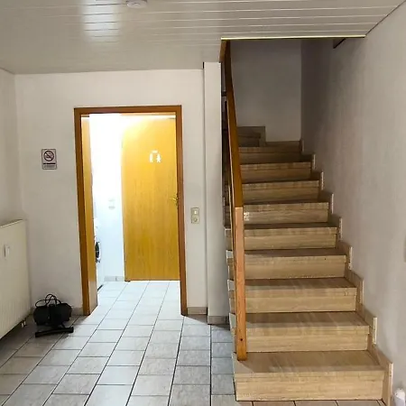Homestay Zwei Komfortable Zweibettzimmer Mit Gemeinschaftsbad & Gemeinschaftskueche *